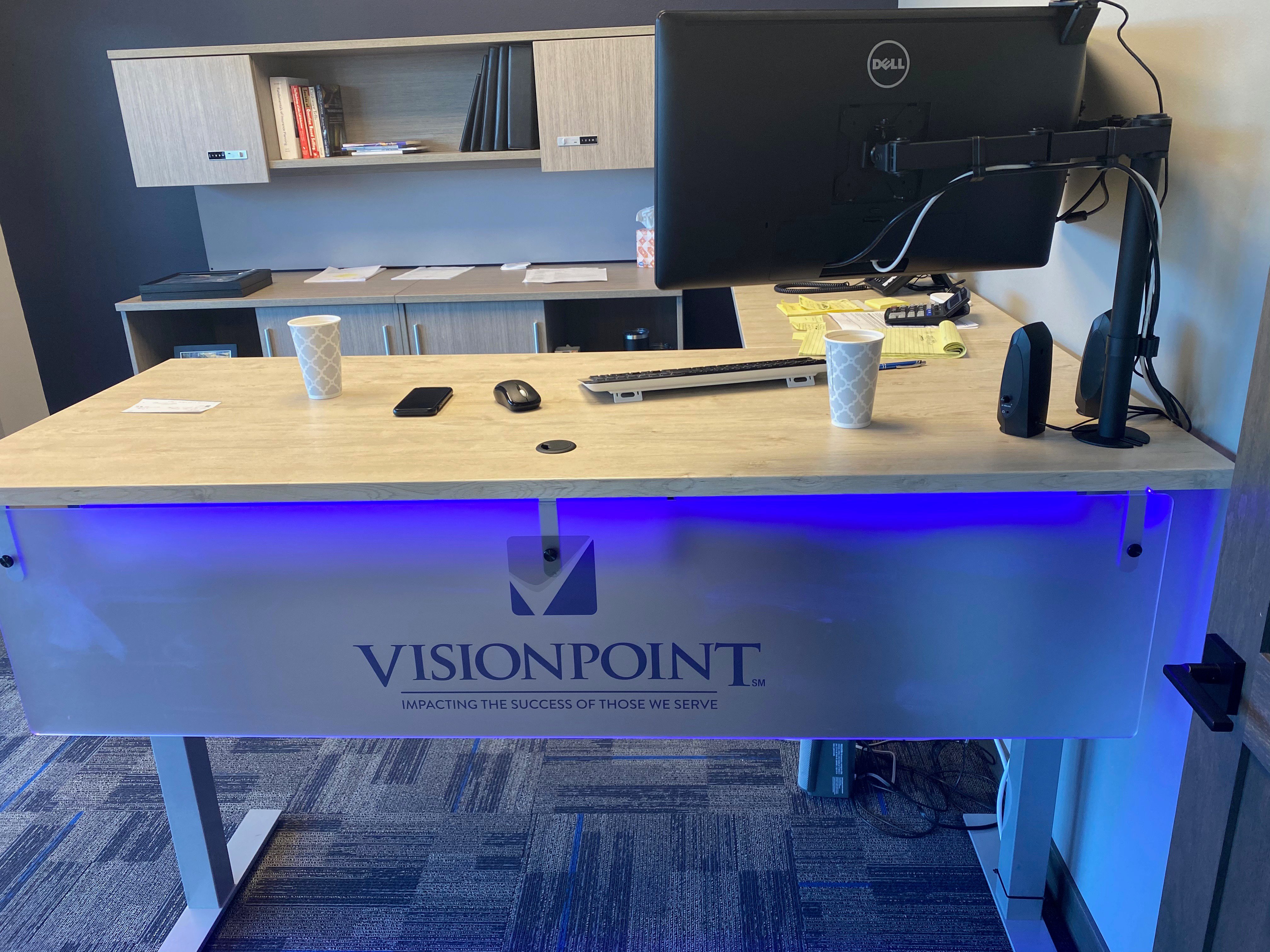 Munger desk2